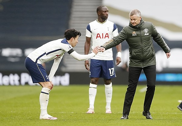 Tottenham teknik direktörü Mourinho'yu çıldırtan açıklama ise "Şunu açıkça söyleyebilirim ki eğer oğlum 3 dakika boyunca yerde yatar ve ayağı kalkmak için 10 arkadaşına ihtiyaç duyarsa yemek yiyemezdi." demesi olmuştu.