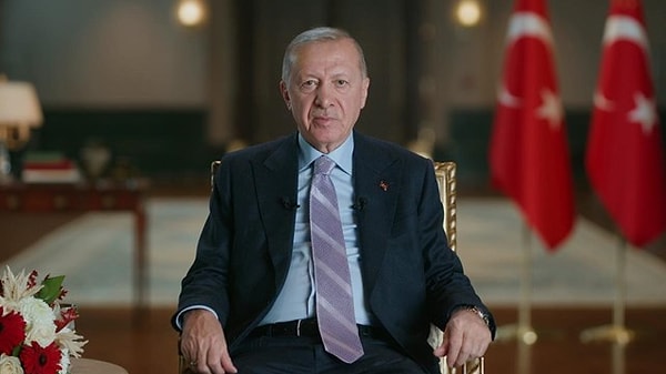 Türkiye ve dünyada hakkında her gün onlarca haber yayımlanan Erdoğan, 1972 yılında henüz 18 yaşında bir genç. Bizim Anadolu gazetesinde yayımlanan bu haberin Erdoğan'ın hakkında çıkan ilk haber olduğu düşünülüyor.