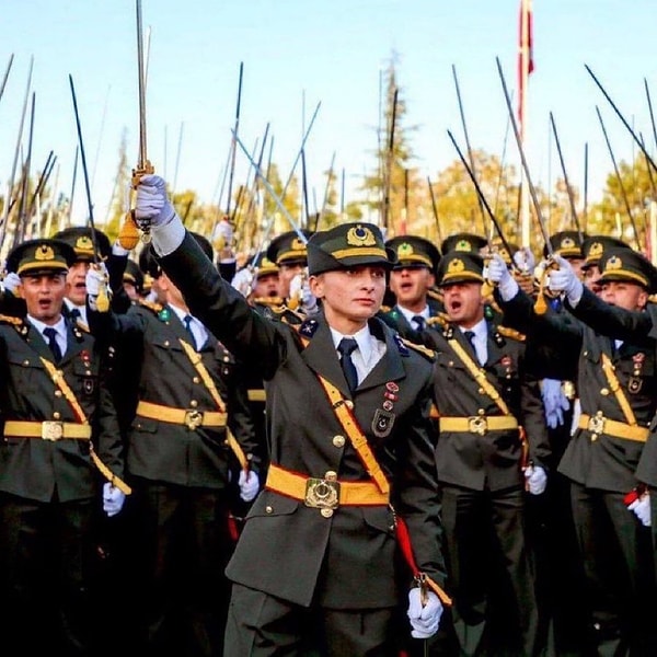 Sözcü’de yer alan habere göre, teğmenler savunmalarında disiplinsizlik iddialarını reddetti, "Törenden sonra subay andı okunmayacağına dair bir emir verilmemişti" dedi.