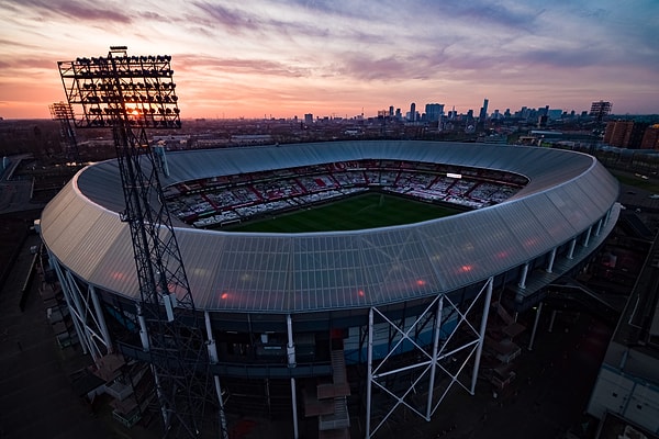 2. "De Kuip" hangi Hollanda kulübünün mabedidir?