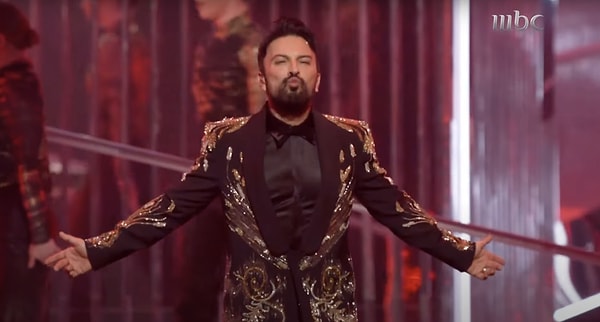 Tarkan'ın enerjisine de dansına da diyecek bir şey yoktu! 5 dakikalık kapanış performansı sergileyen isim, izleyenler tarafından da alkış tufanına tutuldu.