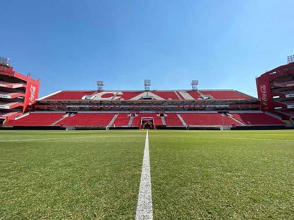 10. "Estadio Libertadores de América" hangi Arjantin takımına aittir?