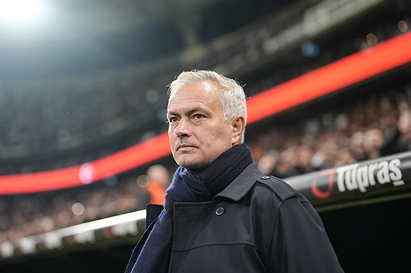 Mourinho liderliğinde Fenerbahçe rakibi Galatasaray'la puan farkını 6'ya indirdi ve takviyelerle de rakibini geçmeyi planlıyor.