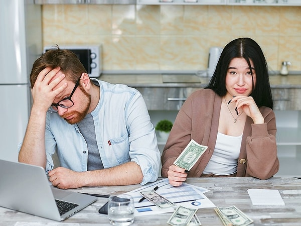 Scientists from Durham University studied the link between spouses' income levels and mental health.