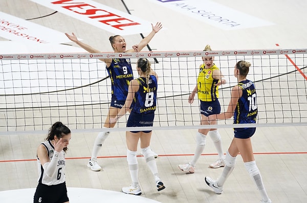 Sarı Melekler, karşılaşmayı set vermeden, 3-0 kazandı.