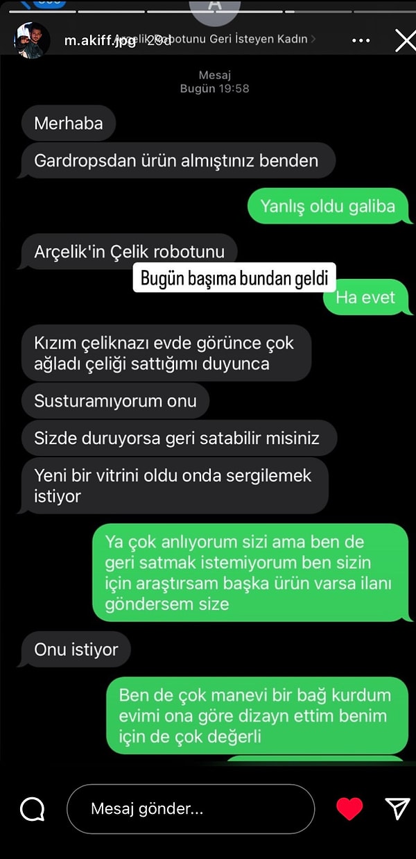 Mesajlar tam bir mizah şöleni. Satıcı önce nezaketle “Kızım sattığımı duyunca çok ağladı. Geri satabilir misiniz?” diye başlıyor.