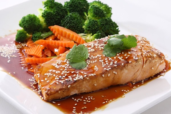 5. Teriyaki Somon ve Susamlı Brokoli