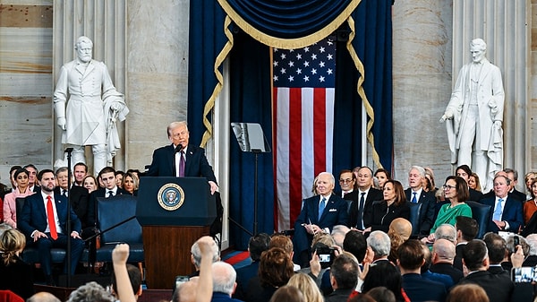 Donald Trump ABD'nin 47.başkanı olarak yeminini etti, görevinin başına geçti.