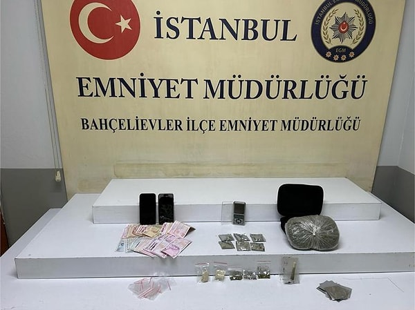 Bunun üzerine gelen takviye ekiplerle şüpheliler gözaltına alındı. Yapılan üst aramalarında 7,2 gram marihuana, 24 bin 180 lira, 50 euro ve 200 dolar ele geçirildi.