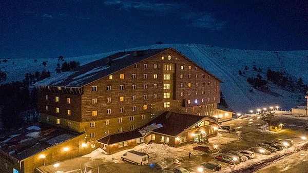 Koru Otel isimle otelle başarılı bir şekilde konaklama sektörüne adım atan Mazhar Murtezaoğlu, Köroğlu Dağları'nın tepesinde 1978'de Kartal Otel'in kapılarını açtı. Otelin açılma hikayesi Kartal Otel'in resmi internet sitesinde şu sözlerle anlatılıyor: "Hayatını dağlarda, kimsenin gitmeye cesaret edemediği yerlerde geçiren, “deli” lakabını edinen Mazhar Murtezaoğlu kafasına koydu: Bolu’da bir kayak tesisi açacaktı."