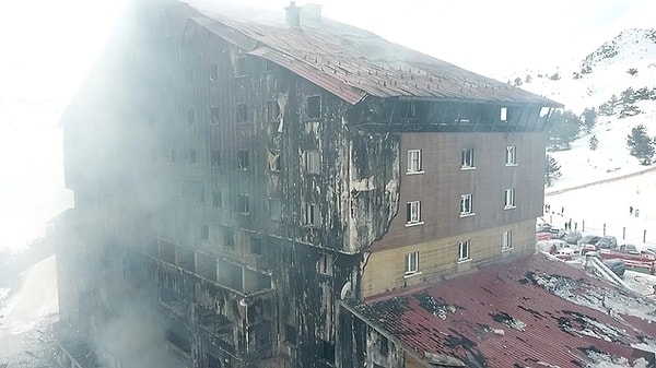 Bu sabah Bolu'dan gelen acı haberle güne başlayan Türkiye, yaklaşık 10 saat süren yangın söndürme çalışmalarını anbean takip etti.