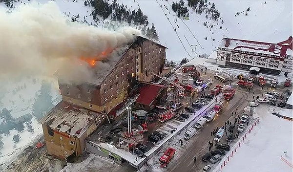 Türkiye güne bir yangın faciasıyla uyandı.  Bolu Kartalkaya Kayak Merkezindeki Grand Kartal otelde, gece saatlerinde çıkan yangının sonucunda şimdiye dek 66 kişinin hayatını kaybettiği, 51 kişinin de yaralığı olduğu bildirildi.