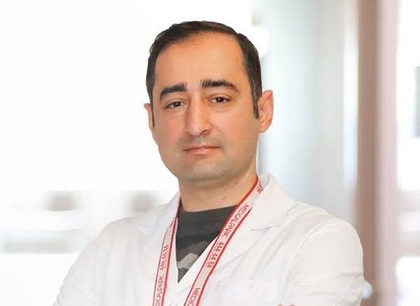 Nöroloji uzmanı Dr. Ahmet Çetiz, eşi ve 3 çocuğu Kartalkaya'da hayatını kaybetti.