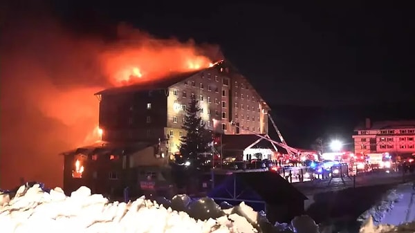 Bolu, Kartalkaya’da bulunan Grand Kartal Otel’de sabaha karşı 3.30 sularında başlayan yangın faciayla sonuçlandı.