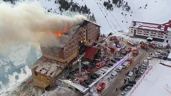 Bolu Kartalkaya’daki Grand Otel gece saatlerinde çıkan yangın sonucunda büyük bir felaket yaşandı.