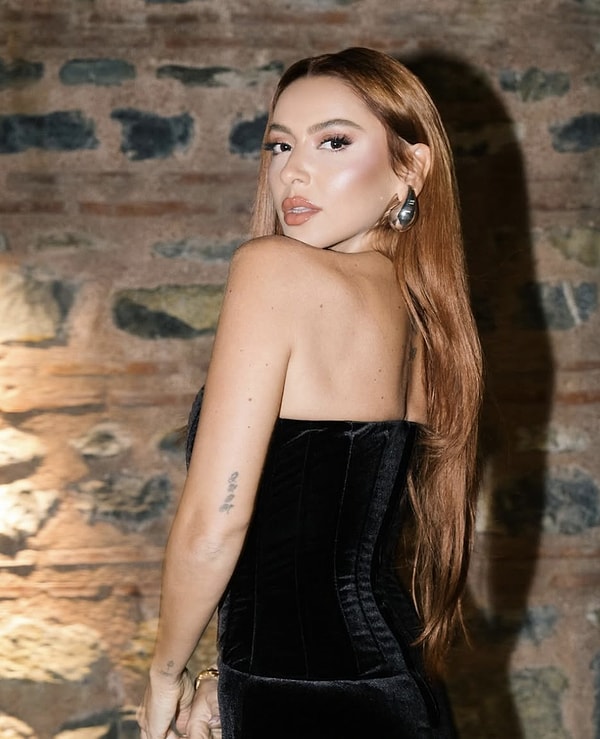 Hadise'nin mahkemeye sunulan dilekçesindeki “Müvekkilimizin kişilik haklarına, özel hayatına tecavüz söz konusu. Bir pop star, sistematik olarak hakaret ve iftiraya maruz kalmaktadır” sözleri de dikkatlerden kaçmadı.