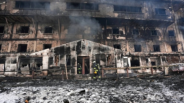 İçişleri Bakanı Ali Yerlikaya'nın açıklamalarına göre, yangında hayatını kaybedenlerin sayısı 76'ya yükseldi. Yangının ardından ünlü sunuculardan paylaşımlar geldi.