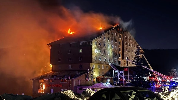 Kartalkaya’da bulunan Grand Kartal Otel’de gece saatlerinde çıkan yangın sürede tüm binayı sarmış ve 237 kişinin konakladığı otelde 76 kişi hayatını kaybetmişti.