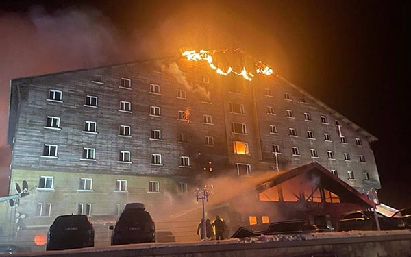 “Neden yangın söndürme fıskiyeleri ve sensörleri yok” sorusuna otel müdürünün ‘pişkin’ cevabı: