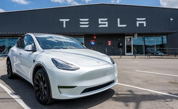 Dünyanın en değerli 50 otomobil üreticisi belli oldu. Listenin birinci sırasına Tesla oturdu. Tesla’nın mevcutta 1.37 trilyon dolarlık piyasa değeri mevcut.