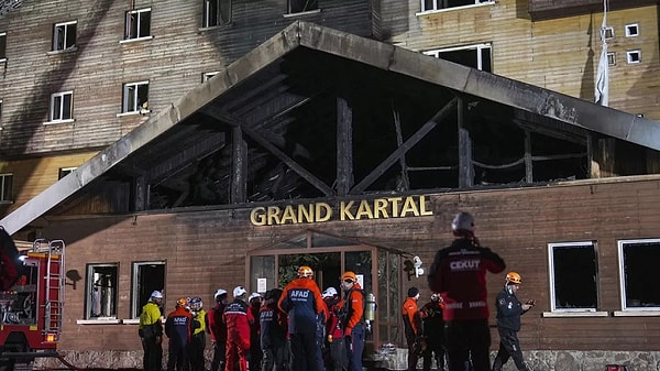 AFAD ekiplerinden ücret talep edilmesi sosyal medyaya damga vururken Mustafa Sandal'ın eşi Melis Sütşurup ter döken görevlilere uygulanan tarifeye ateş püskürdü.