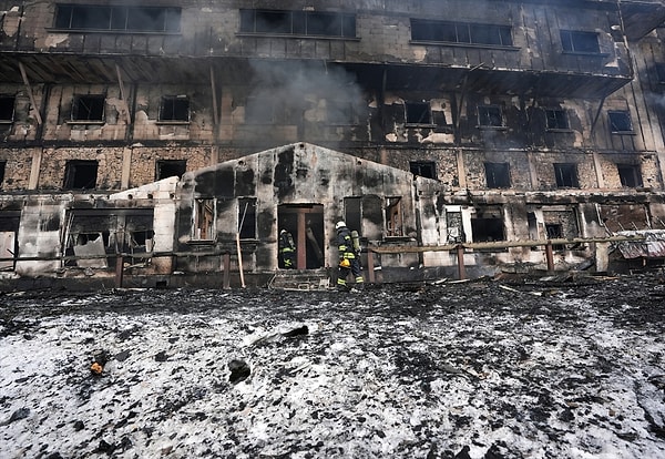 Adalet Bakanlığı, Bolu Kartalkaya Kayak Merkezi'ndeki otel yangınında kimlik tespit çalışmalarının tamamlandığını, hayatını kaybedenlerin sayısının 78 olduğunu bildirdi.