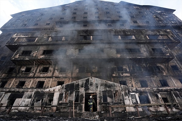 Kartalkaya Kayak Merkezi'nde bulunan Grand Kartal Otel'de önceki gün çıkan yangına ilişkin kimlik tespiti çalışmaları tamamlandı.