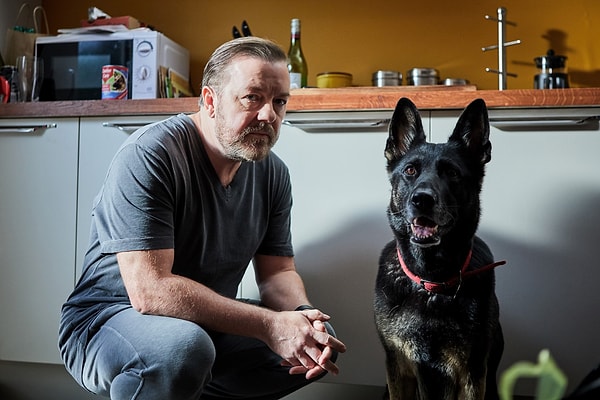 Ancak ne yazık ki bu güzel köpeği bir daha göremeyeceğiz... Dizinin Tony'si ünlü komedyen Ricky Gervais, 13 yaşındaki Anti'nin hayatını kaybettiğini duyurdu.