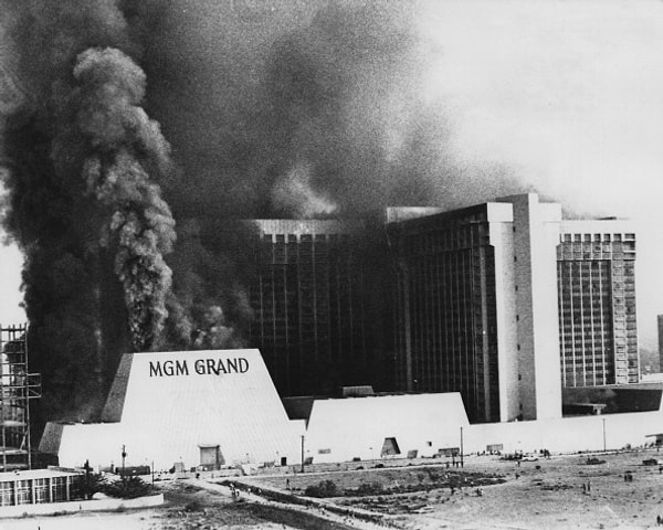 Nevada, Paradise'deki Las Vegas Strip'te bulunan MGM Grand Hotel'de 1980 yılında eyalet kararlarını değiştiren bir yangın meydana geldi.