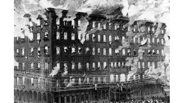 1883 sabahında Michigan Caddesi'ndeki Newhall House Hotel'de ahşap asansör boşluğunda yangın çıktı.