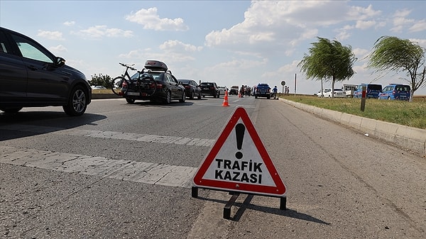 Ölümlü veya yaralı trafik kazalarında zaruret dışında olay yerinin terk edilmesi de ayrı bir suç olarak düzenlenecek.