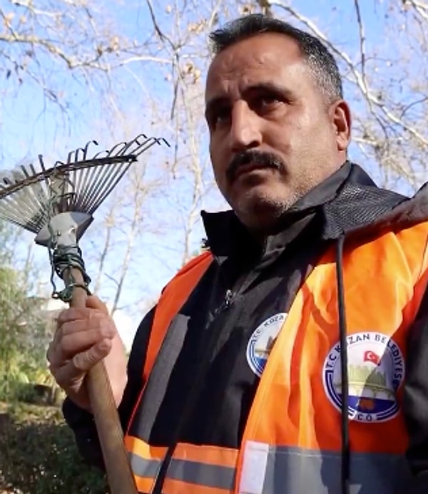 Yere çöp atan vatandaşın etrafını saran temizlik görevlileri ise vatandaşı şaşırtıp uyarmayı sembolize etti. Ardından ortaya gülümseten görüntüler çıktı.