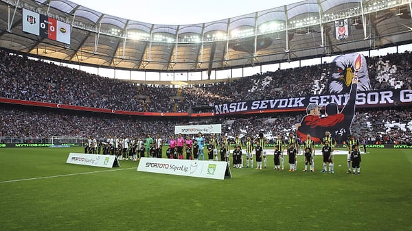 İkinci durak ise Beşiktaş-Athletic Bilbao maçı oldu. Solskjaer ile ilk maçına çıkan Beşiktaş'ı tribünden izleyen Thogden'in dikkatini çeken şey ise stadın konumu ve boğaz oldu.