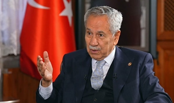 Bülent Arınç, "Televizyondaki tartışmaları takip ediyorum. Suçlamalar başladı. Belediye diyorsunuz. Efendim biz Büyükşehir Belediyesi değiliz diyorlar. Haklılar." dedi.