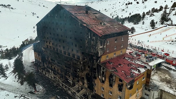 Otel yangınında hayatını kaybedenlerin ailelerinin aranarak hakaret ve küfür edildiği iddialarına ilişkin paylaşılan görüntüler hakkında, Siber Suçlarla Mücadele Daire Başkanlığı'nın inceleme başlattığı bildirildi.