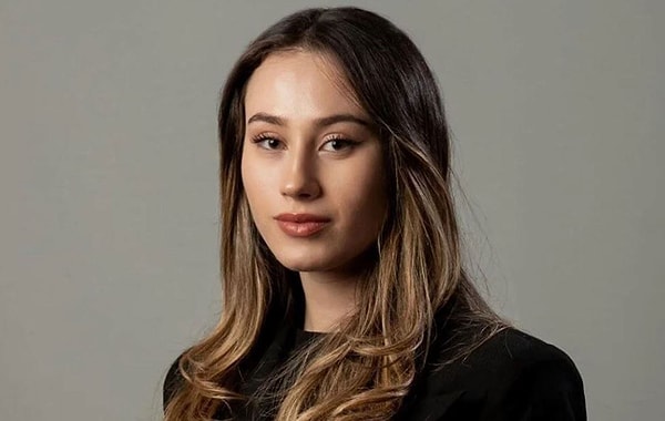 Zeynep Çelik Kimdir?