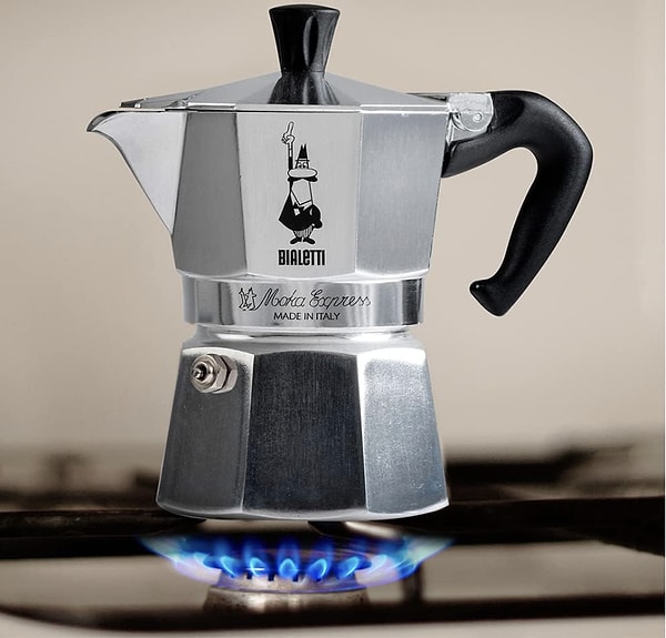 7. Bialetti Moka Express Espresso Cezvesi, 6 Kişilik