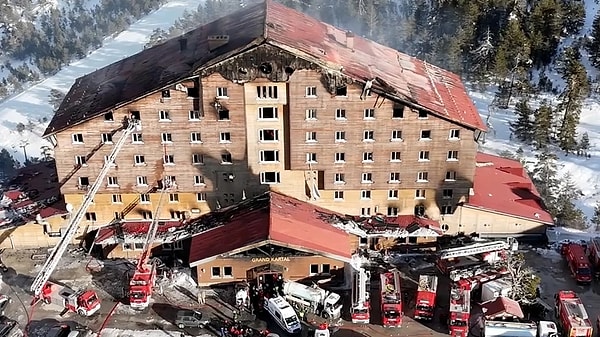 “Kartalkaya’da yaşanan facia dolayısıyla Milletimizin acısı hala çok büyük. Herkes şu an Bolu’daki soruşturmayı bekliyor. Ama üzülerek söylüyorum ki burada tarafsız, adil ve objektif bir soruşturma yapılmıyor.”