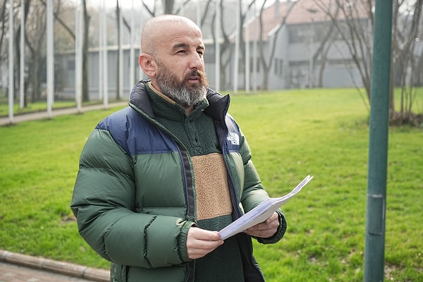 Yapılan işlemin ardından 10 gün sonra kulaklarında çınlama sesi yankılanan Karadeniz, bir kulak burun boğaz uzmanına göründü. Yapılan testlerde Karadeniz'in kulak zarının patladığı ortaya çıktı.