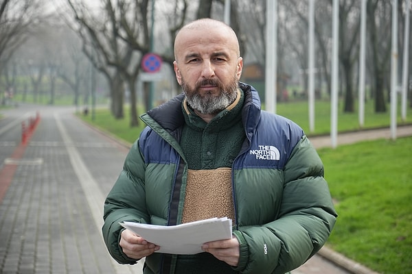 Yaşadığı kulak çınlamasının herhangi bir tedavisi olmadığını öğrenen Karadeniz, “Her iki kulağım da çınlıyor, daha önce ameliyat geçirdiğim kulağım daha şiddetli çınlıyor. Bunun henüz tedavisi yokmuş. Bununla yaşamayı öğreneceksin dediler. Hayatım alt üst oldu. Hiçbir şeye odaklanamıyorum, uyku uyuyamıyorum. Yemek bile yemeye dikkat ediyorum çünkü tatlı tuzlu yediğimiz zaman kan basıncı artıyor, bu da çınlamayı daha da şiddetlendiriyor. Gürültülü ortamlarda bulunamıyorum, ses yankı yapıyor” dedi.