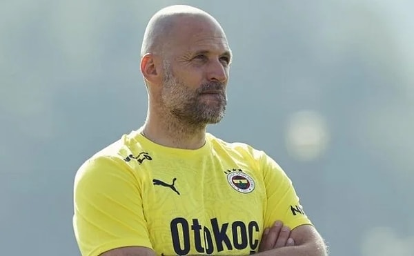 Bu yönüyle Fenerbahçeli taraftarların dikkatini çeken ve desteğini alan Zufic'in karttan sonraki yedek kulübesi performansı merakla bekleniyor.