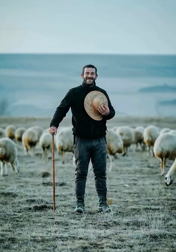 Hamza Ali, atanamadığı dönemde özelde çalışmış ancak bahsettiğimiz üzere memlekete dönmek zorunda kalmıştı.