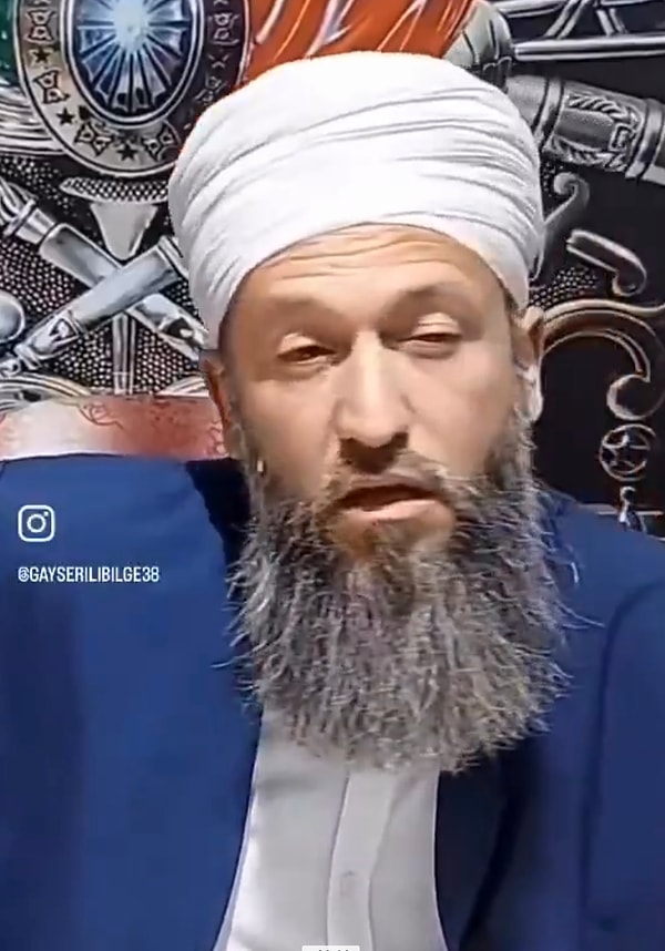 Cinsellik konulu videolarıyla tartışmalar yaratan Çevik bu sefer de eşlerin birlikte duş almasının sünnet olduğunu ifade etti.