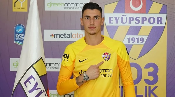 Berke, Galatasaray'a transfer ihtimalini "Ben profesyonel oyuncuyum" diyerek cevapladı. Berke, "Eğer öyle bir durum olursa hem kulübün menfaati, hem de bizler için doğru bir şey olursa, başka transfer durumları olmazsa oturur, konuşuruz." dedi.