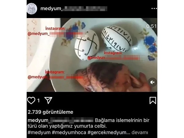 Genç kadın telefonu kapatsa da sahte medyum kendisini ailesindeki kişilerle tehdit etmeye başladı.