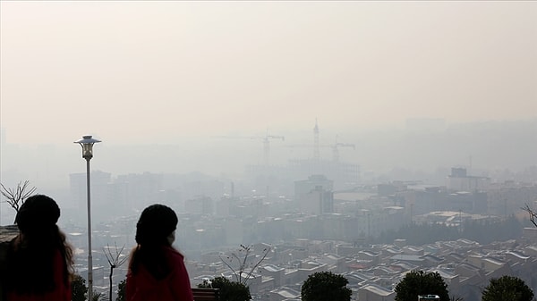 Afrika üzerinde gelen yüksek basınç sistemi nedeniyle İstanbul’da bu sabahtan itibaren sisli ve puslu hava etkili oluyor.