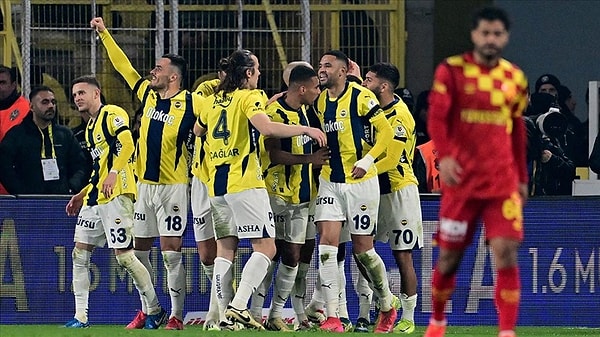 Fenerbahçe, Süper Lig'in 21. haftasında evinde Göztepe'yi 3-2 mağlup ederek şampiyonluk yarışında kritik bir üç puanı hanesine yazdırmıştı.