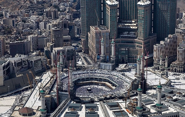 Mecca secured the fifth spot, experiencing a 20% increase in international flights.