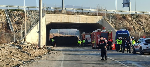 Kaza, saat 08.30 sıralarında Denizli - Aydın Otoyolu Irlıganlı Mahallesi bağlantı yolu köprüsünde meydana geldi. İşçileri taşıyan servis midibüsü devrildi, 4 kişi hayatını kaybetti.