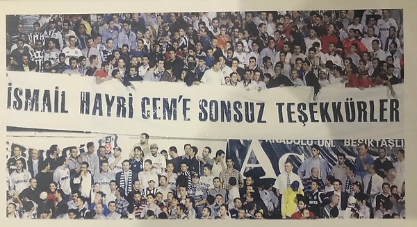 - Futbolun profesyonelleşmesi ile taraftarların duygusal bağları arasında bir denge kurulması gerektiğini savunuyorsunuz. Bu bağlamda, kulüplerin ve futbolcuların taraftarlarla olan ilişkilerini iyileştirmek için hangi adımları önerirsiniz?